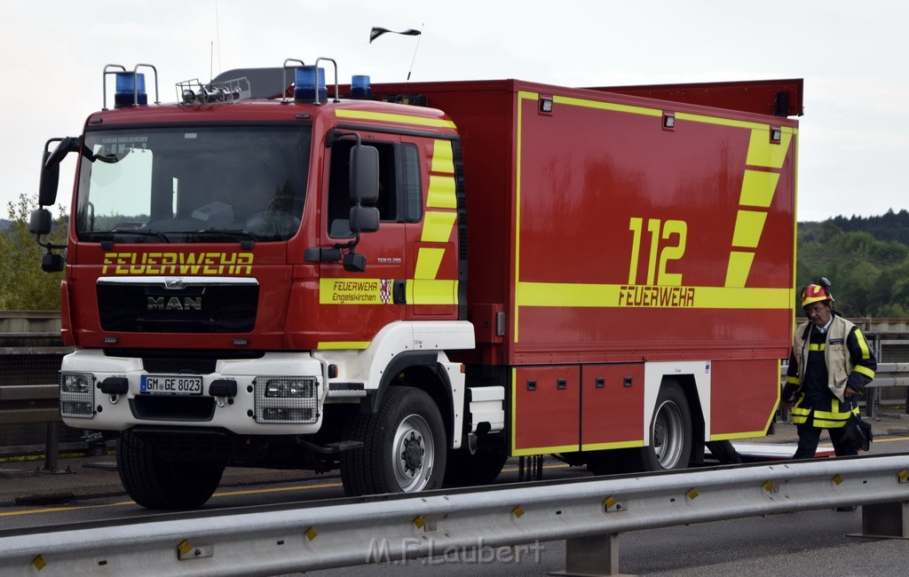 VU Gefahrgut LKW umgestuerzt A 4 Rich Koeln Hoehe AS Gummersbach P094.JPG - Miklos Laubert